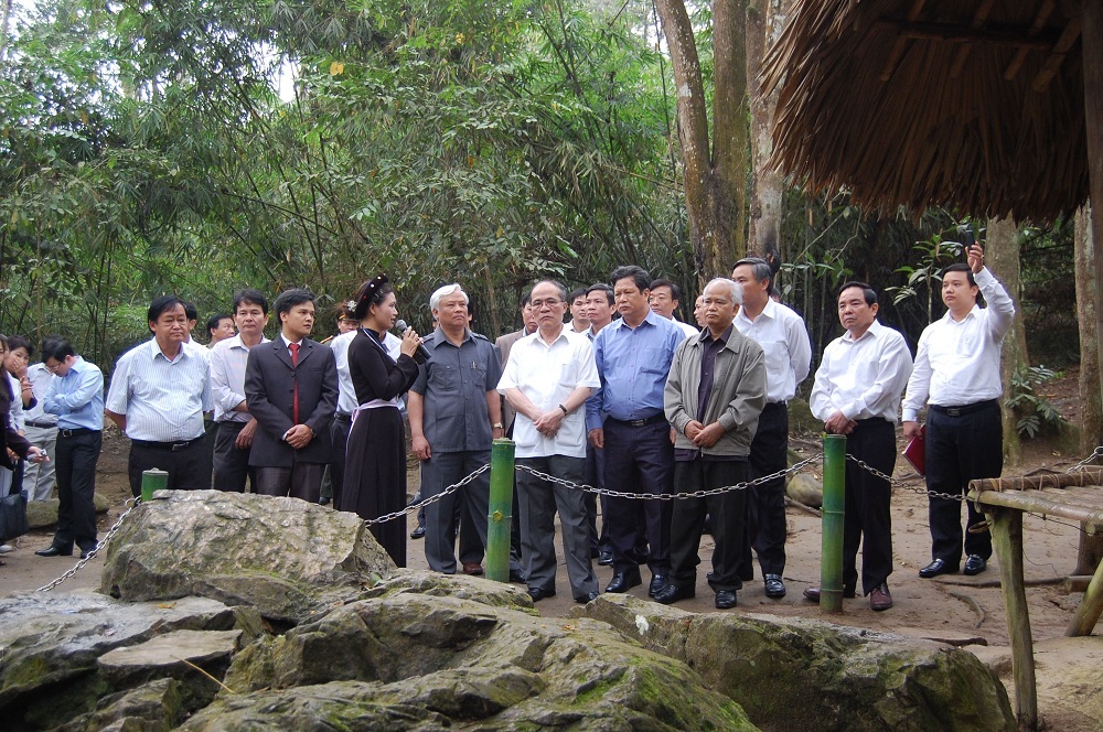 Chi bộ Ban Quản lý Khu du lịch lịch sử, văn hóa và sinh thái Tân Trào một điển hình trong học tập và làm theo tấm gương đạo đức Hồ Chí Minh.
