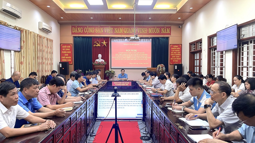 Hội nghị kết nối trực tuyến với Hội nghị tỉnh tổng kết 10 năm thực hiện Nghị quyết số 33-NQ/TW ngày 09/6/2014 của Ban Chấp hành Trung ương Đảng (Khóa XI) về xây dựng và phát triển văn hóa, con người Việt Nam đáp ứng yêu cầu phát triển bền vững đất nước