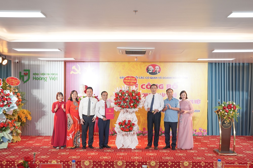Lễ công bố quyết định thành lập Chi bộ Công ty cổ phần Dịch vụ thương mại tổng hợp Hoàng Việt